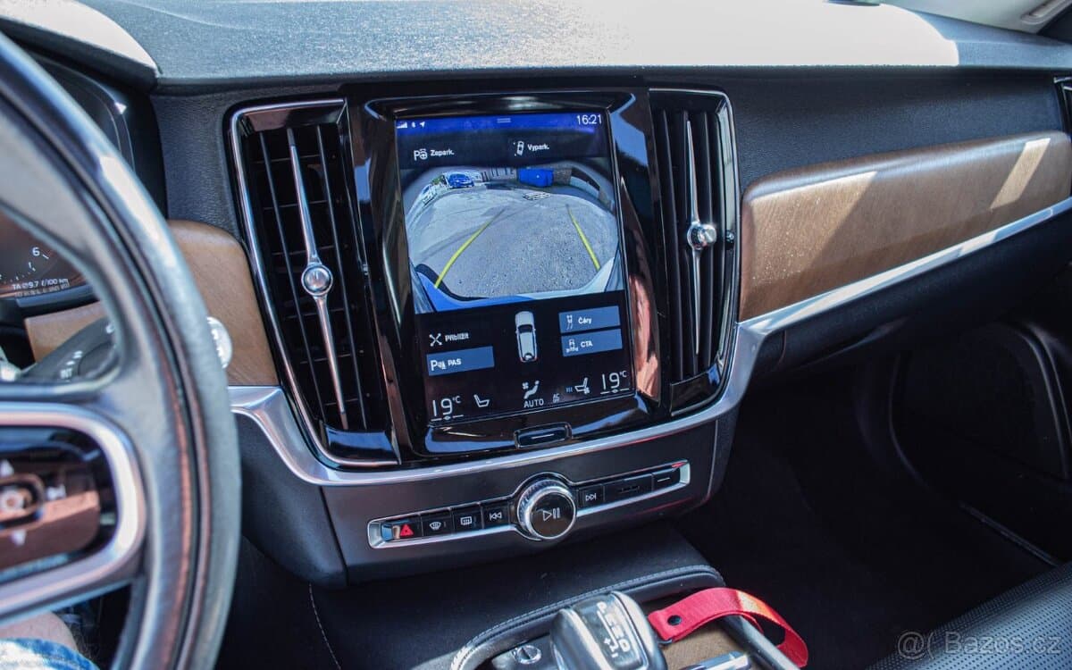 2017 Volvo V90 - 16