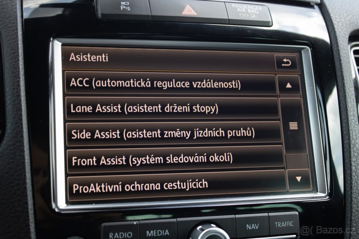 2010 Volkswagen TOUAREG - 16