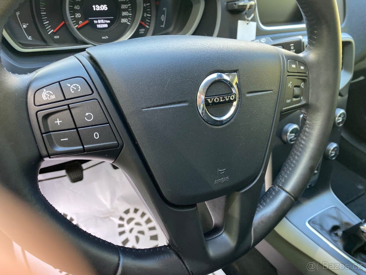 2018 Volvo V40 - 16