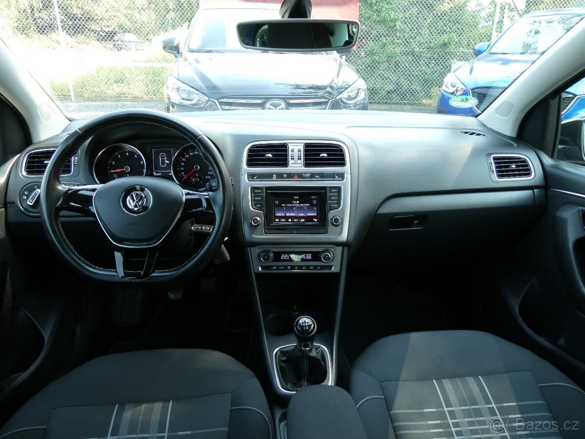 2015 Volkswagen POLO - 16