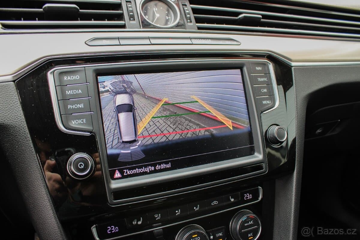 2015 Volkswagen PASSAT - 16