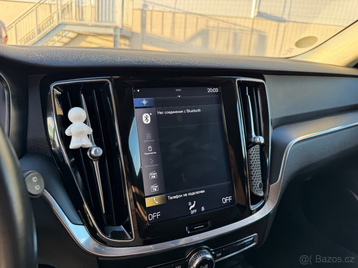 2019 Volvo V60 - 16