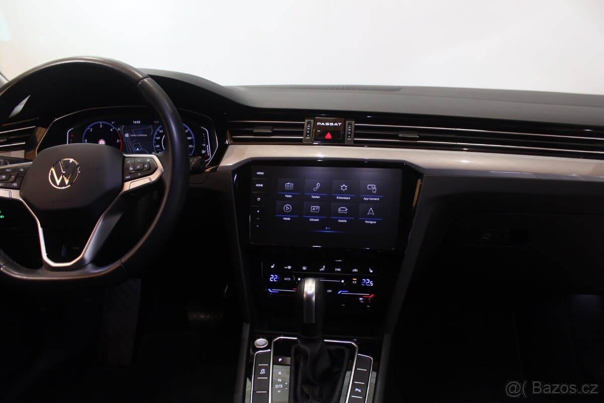 2023 Volkswagen PASSAT - 16