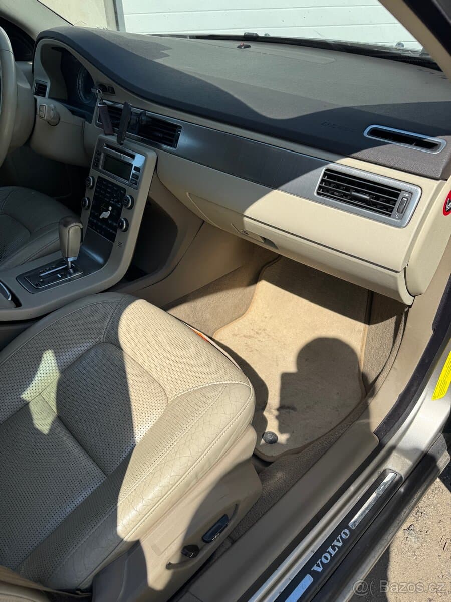 2008 Volvo V70 - 16