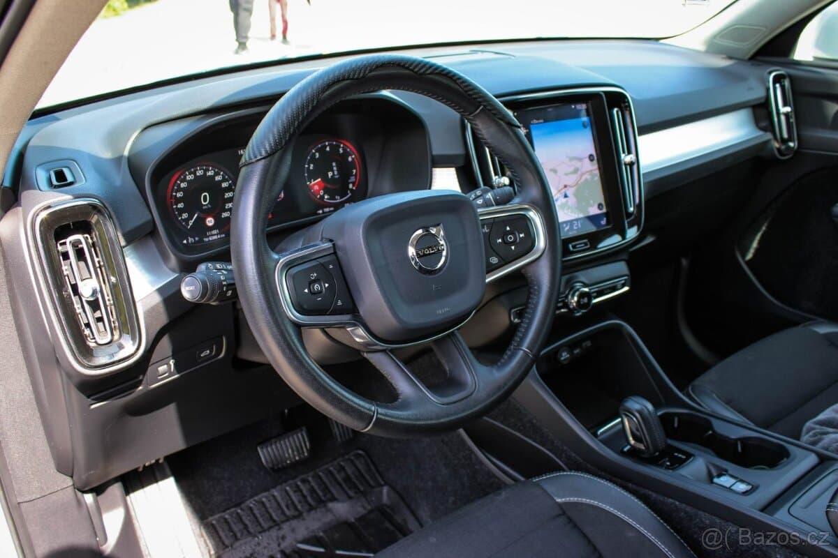 2019 Volvo XC40 - 16