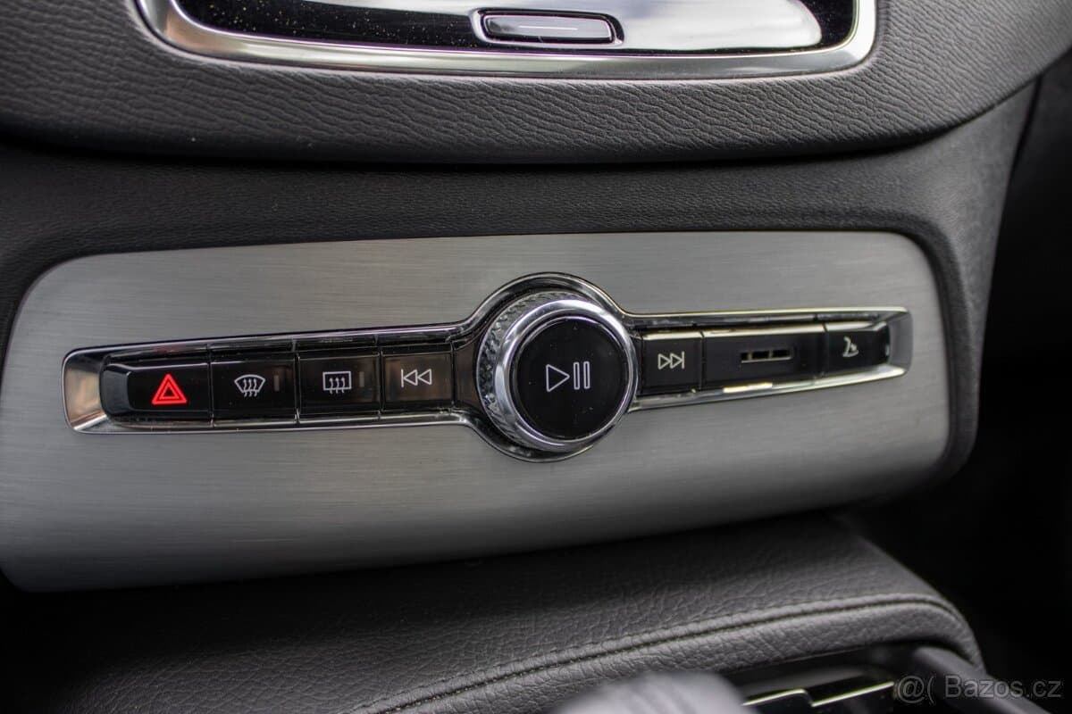 2020 Volvo XC90 - 16