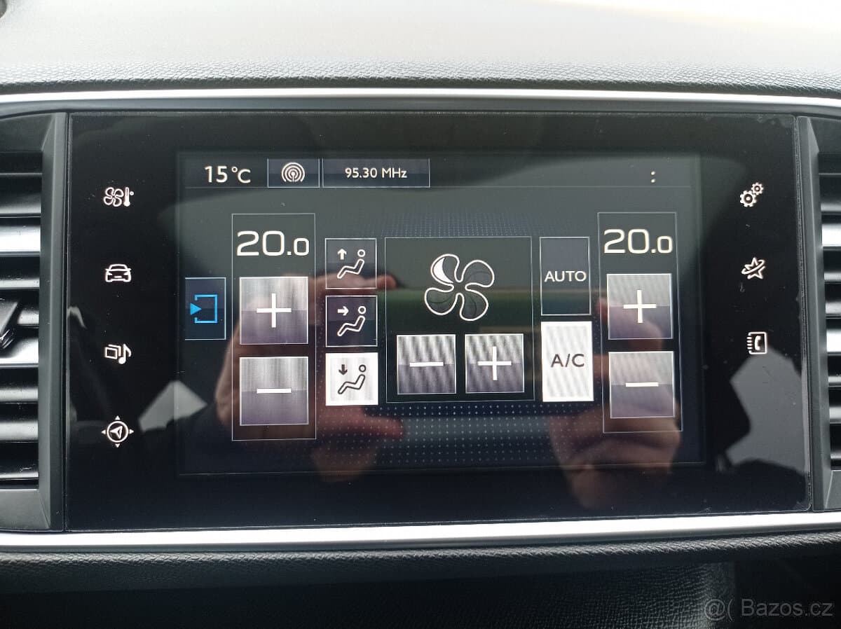 2016 Peugeot 308 - 16