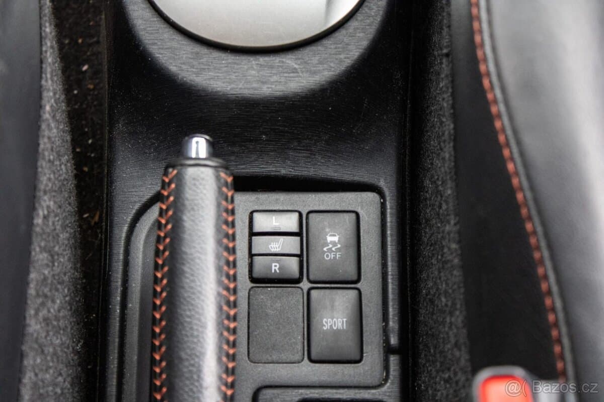 2011 Toyota YARIS - 16