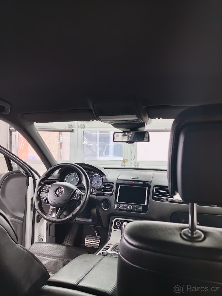 2013 Volkswagen TOUAREG - 16