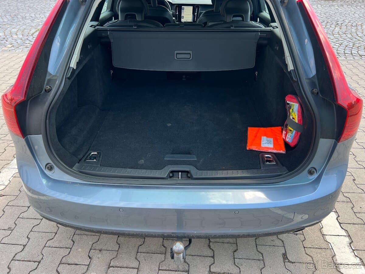 2017 Volvo V90 - 16