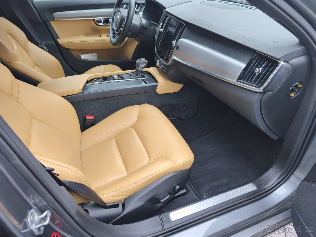 2017 Volvo V90 - 16