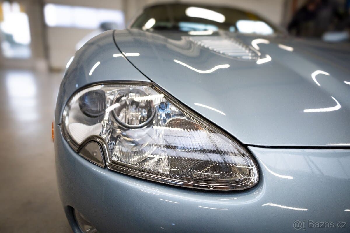 2002 Jaguar XK - 16