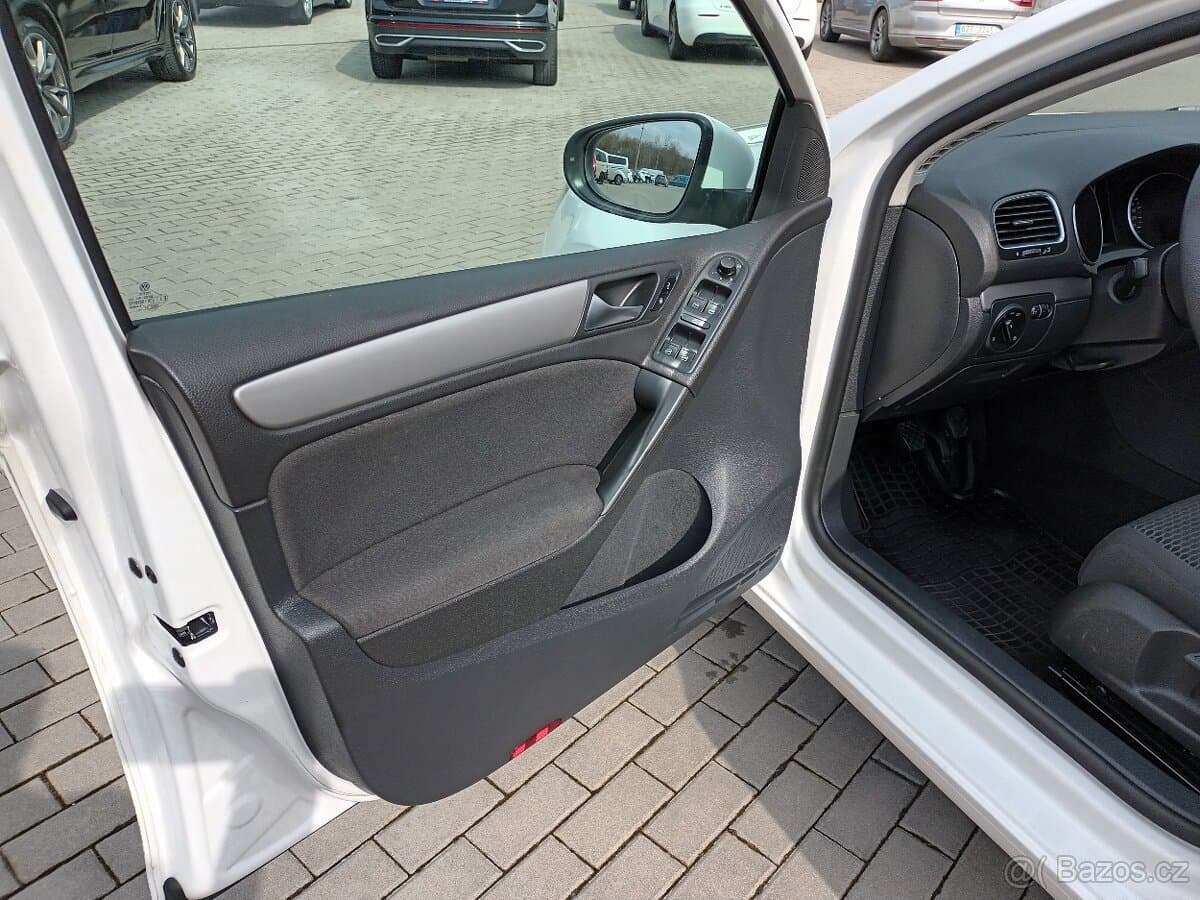 2011 Volkswagen GOLF - 16