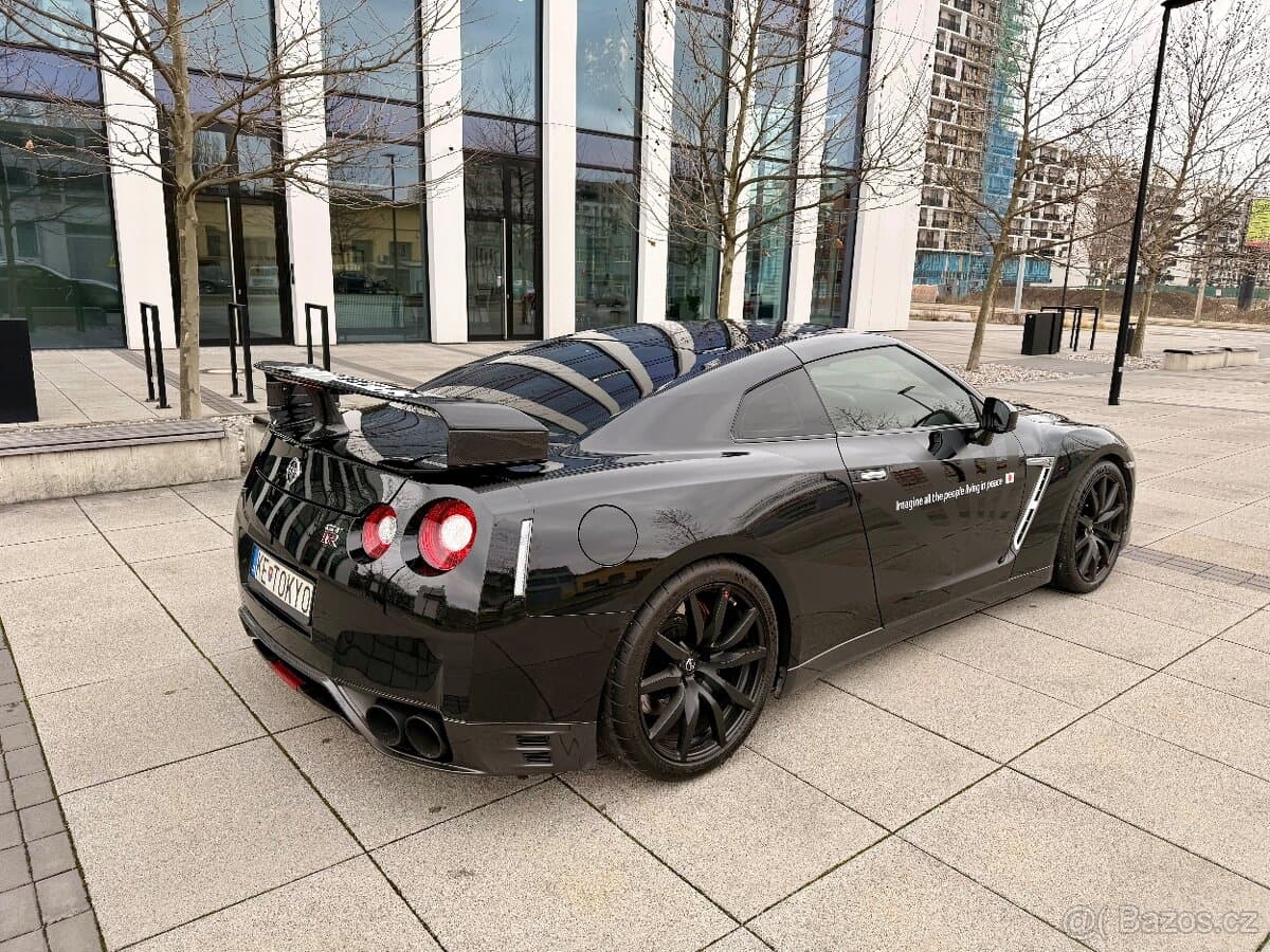 2014 Nissan GT-R - 16