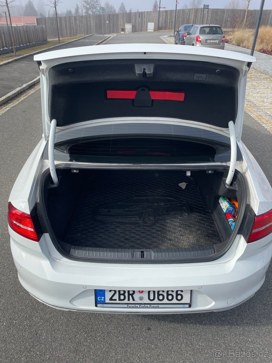 2015 Volkswagen PASSAT - 16
