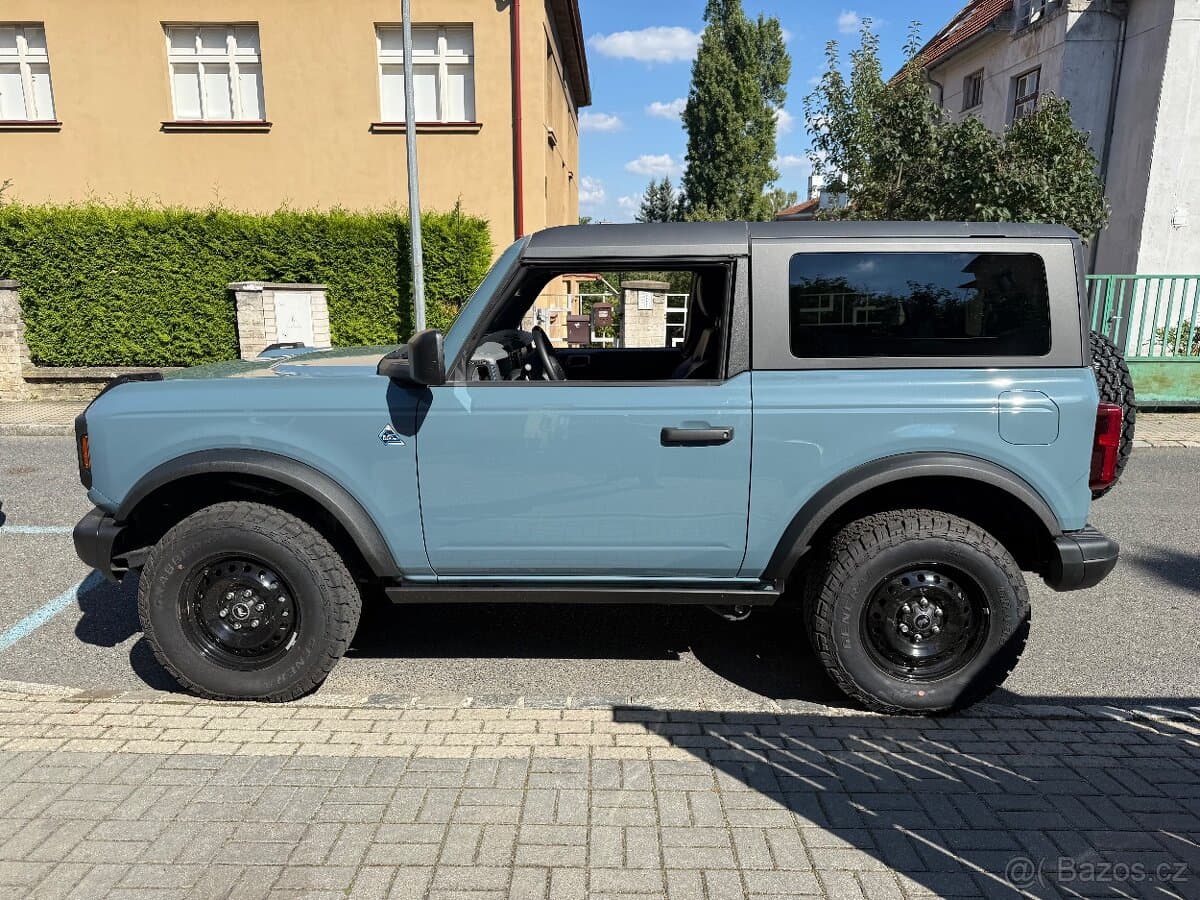 2023 Ford BRONCO - 16