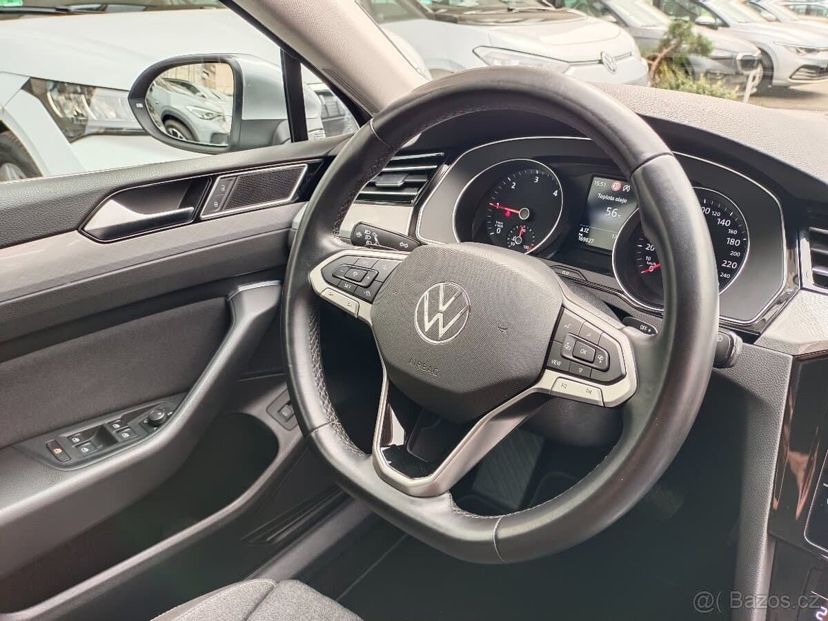 2023 Volkswagen PASSAT - 16