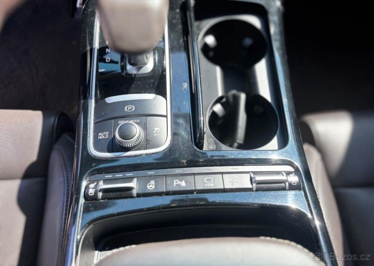 2018 Kia STINGER - 16