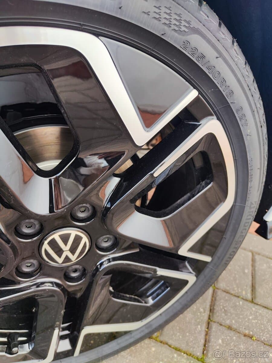 Volkswagen GOLF - 16