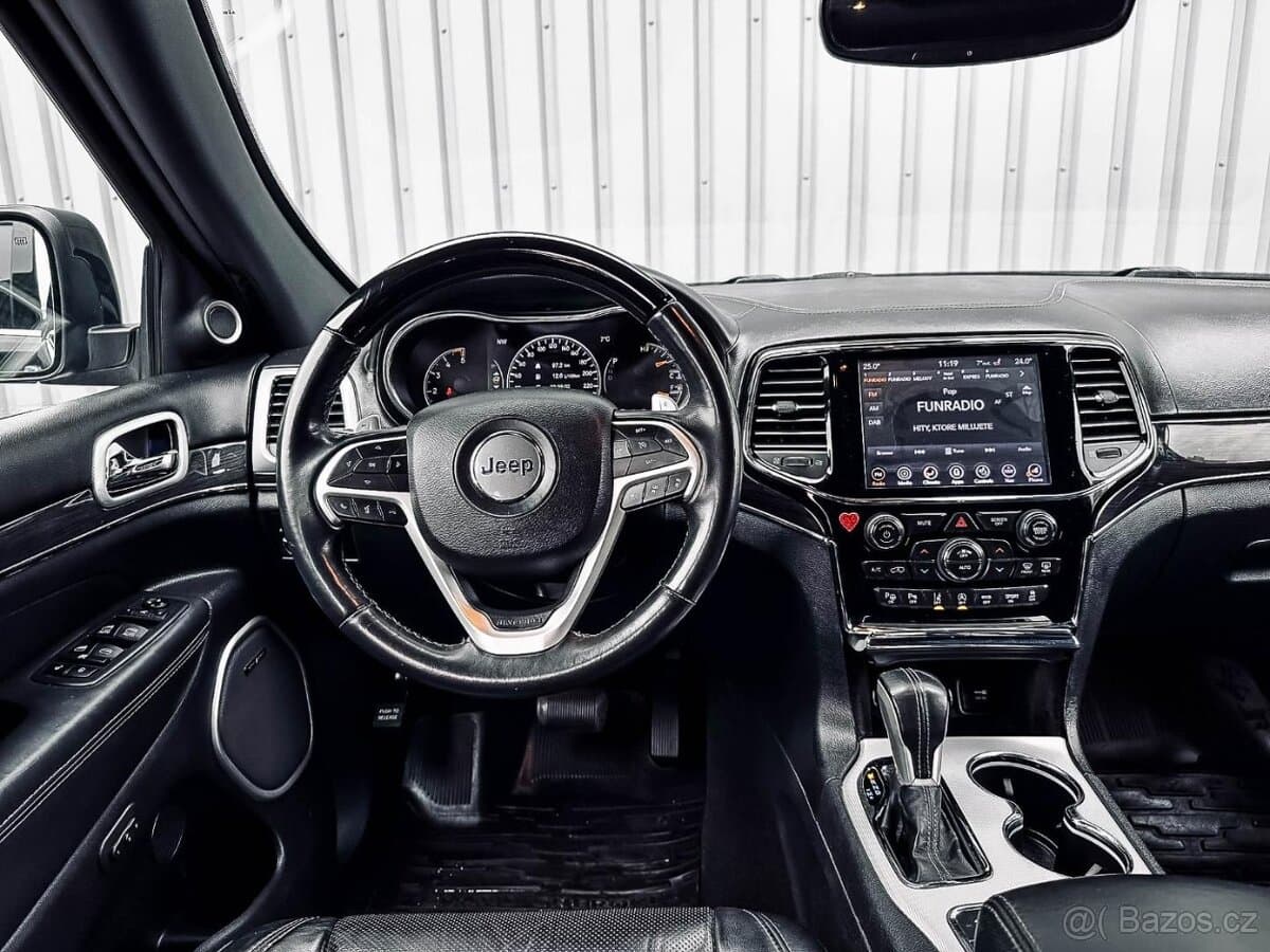 2020 Jeep CHEROKEE - 16