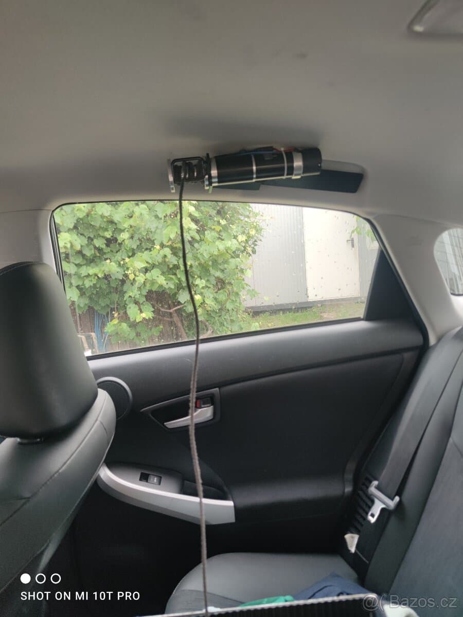 2015 Toyota PRIUS - 16