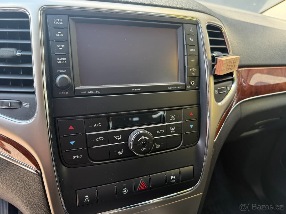 2011 Jeep CHEROKEE - 16