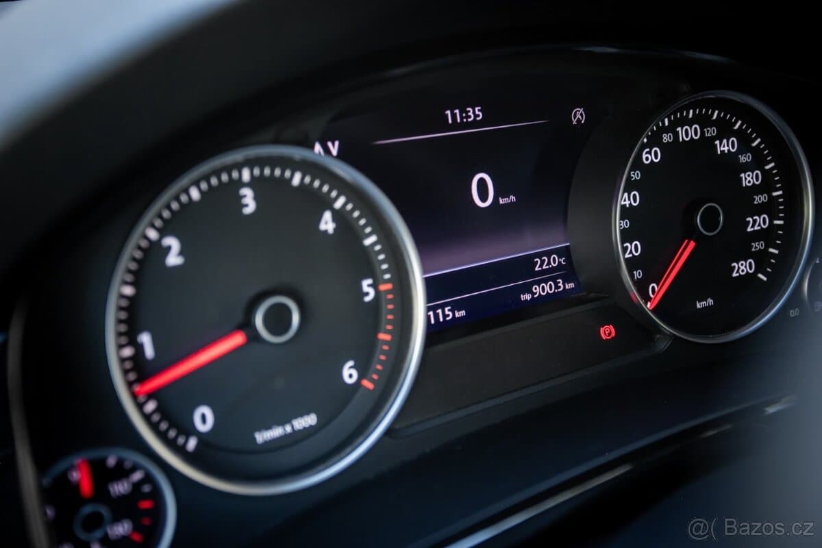2011 Volkswagen TOUAREG - 16