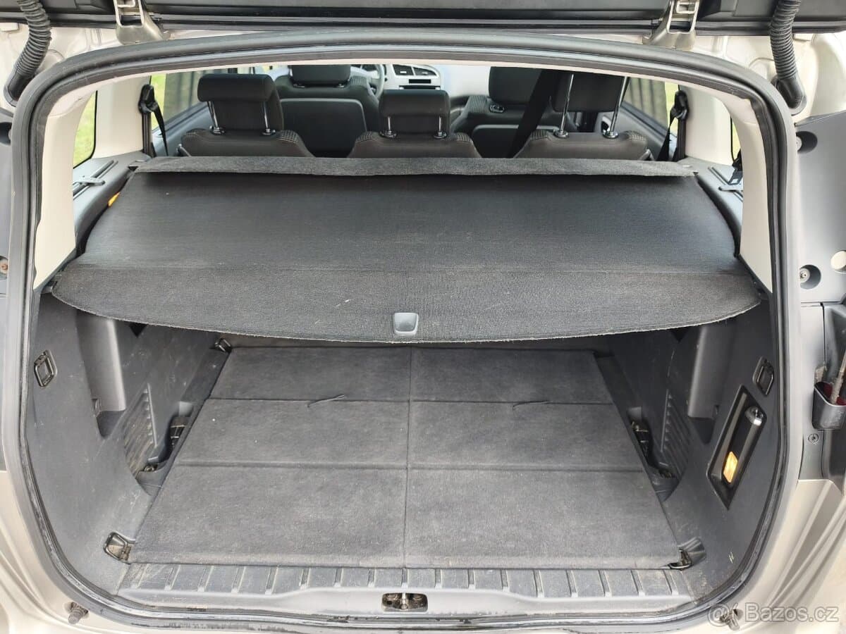 2010 Peugeot 5008 - 16