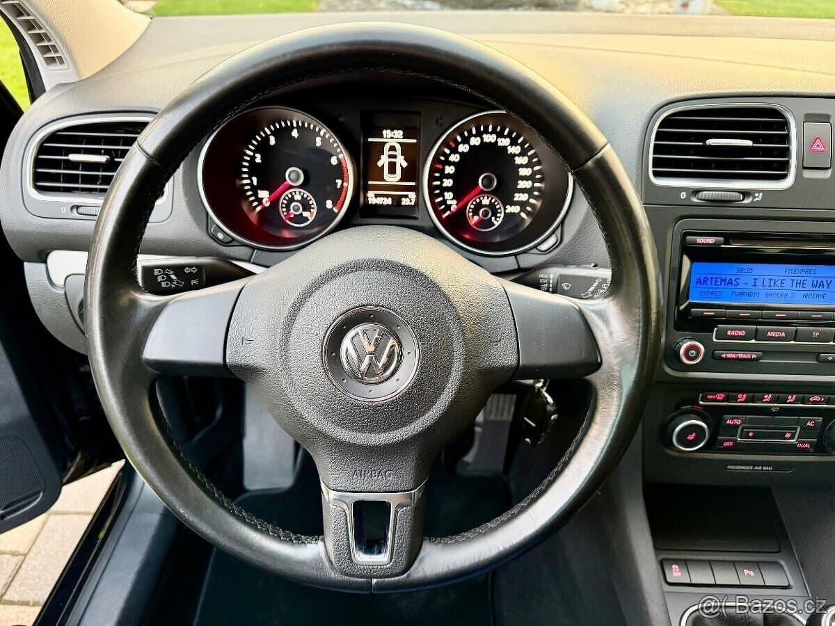 2011 Volkswagen GOLF - 16