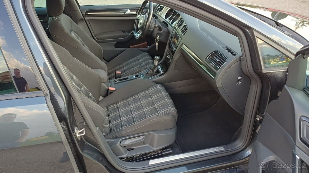 Volkswagen GOLF - 16