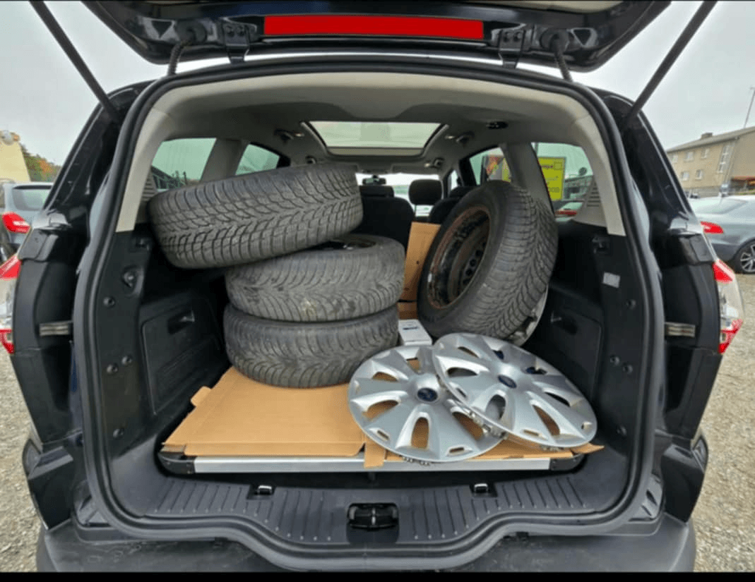 2013 Ford S-MAX - 16