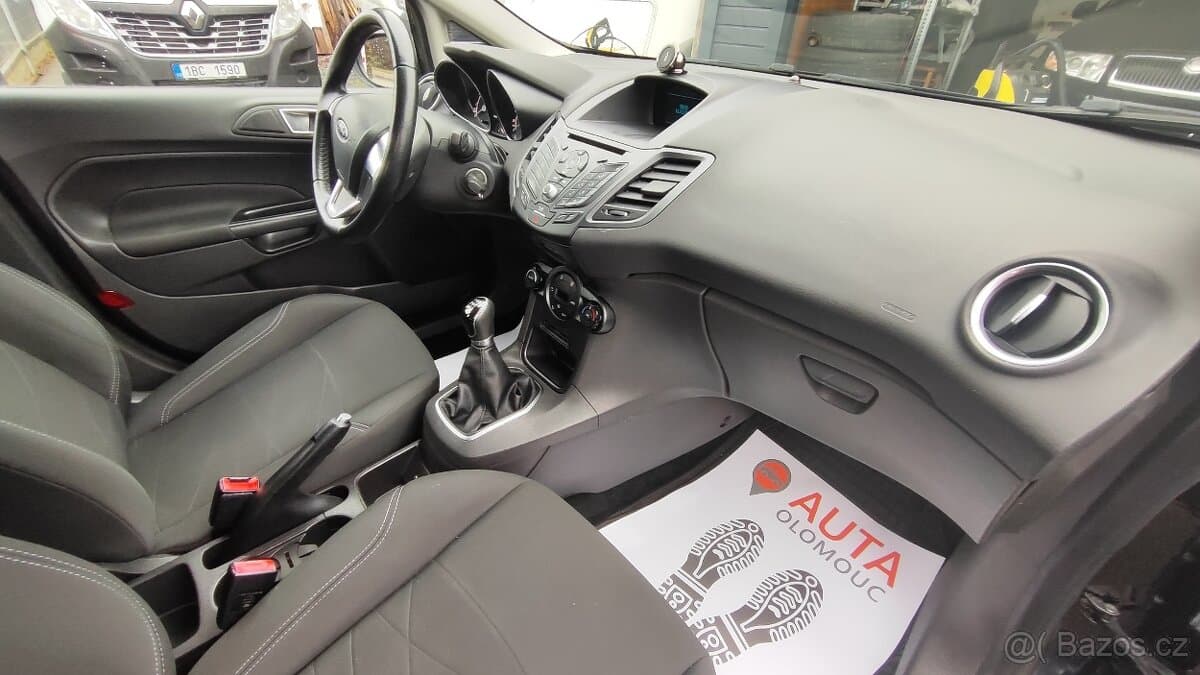 2015 Ford FIESTA - 16