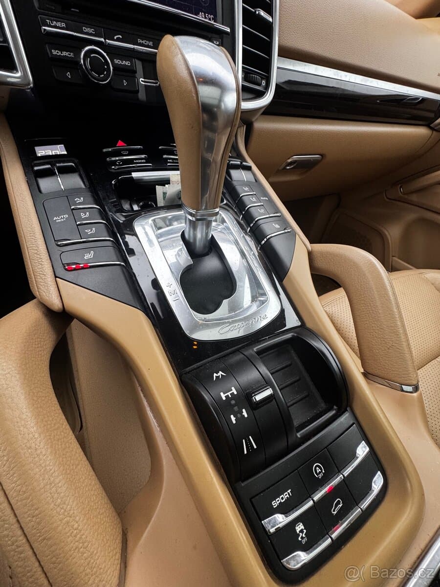 2010 Porsche CAYENNE - 16