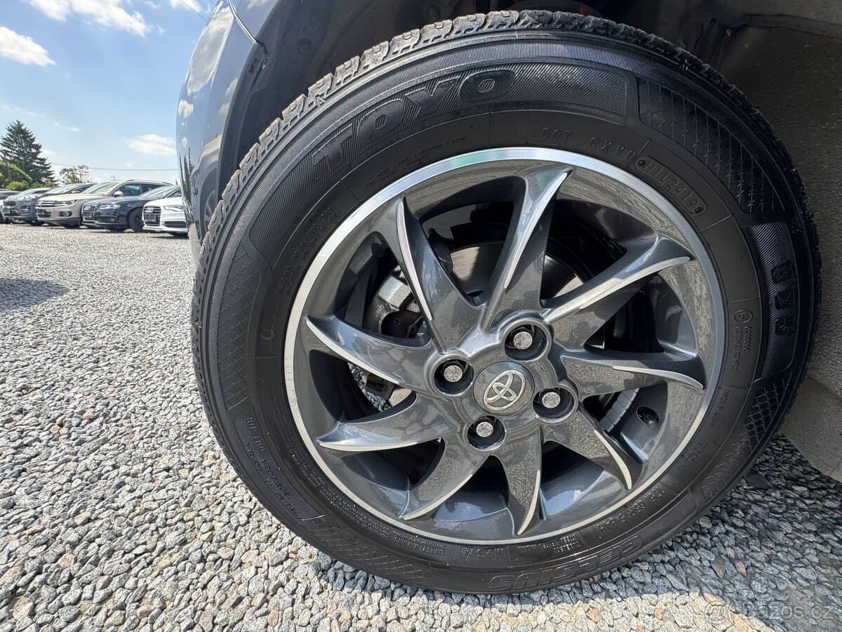 2012 Toyota YARIS - 16