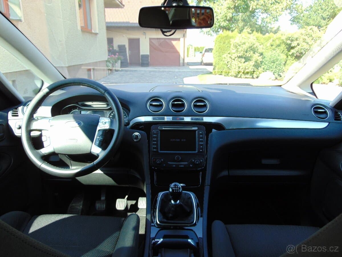 2013 Ford S-MAX - 16