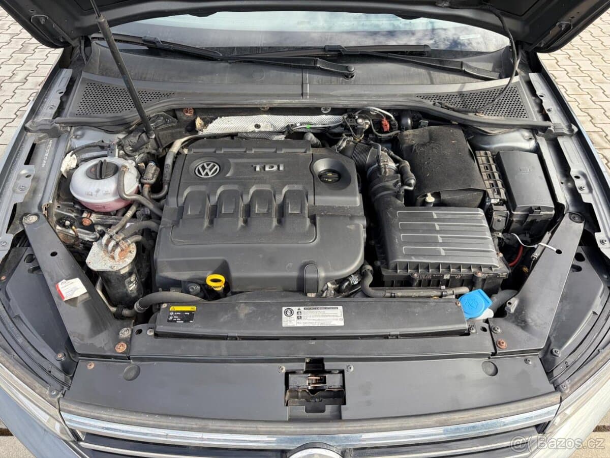 2016 Volkswagen PASSAT - 16