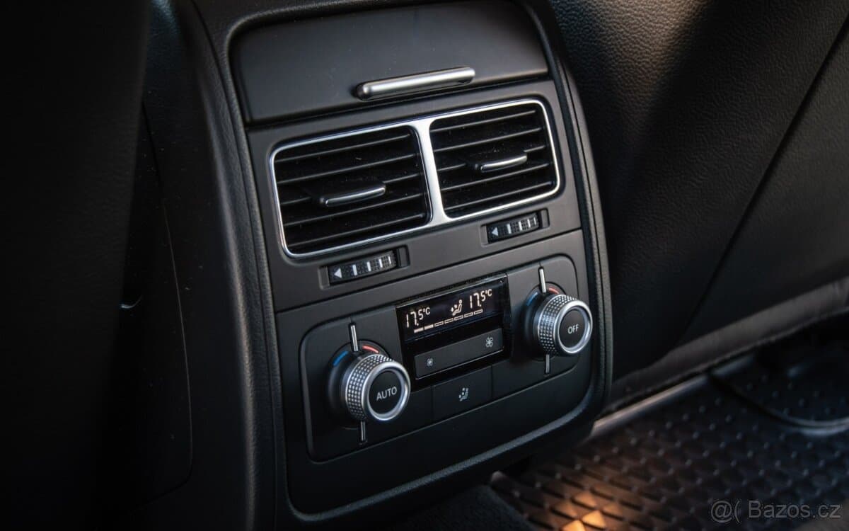 2015 Volkswagen TOUAREG - 16