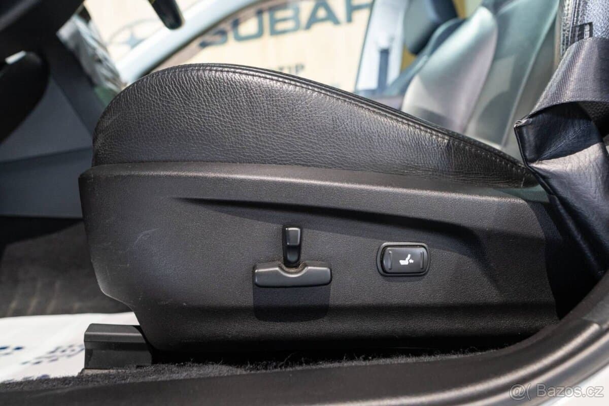 2010 Subaru LEGACY - 16