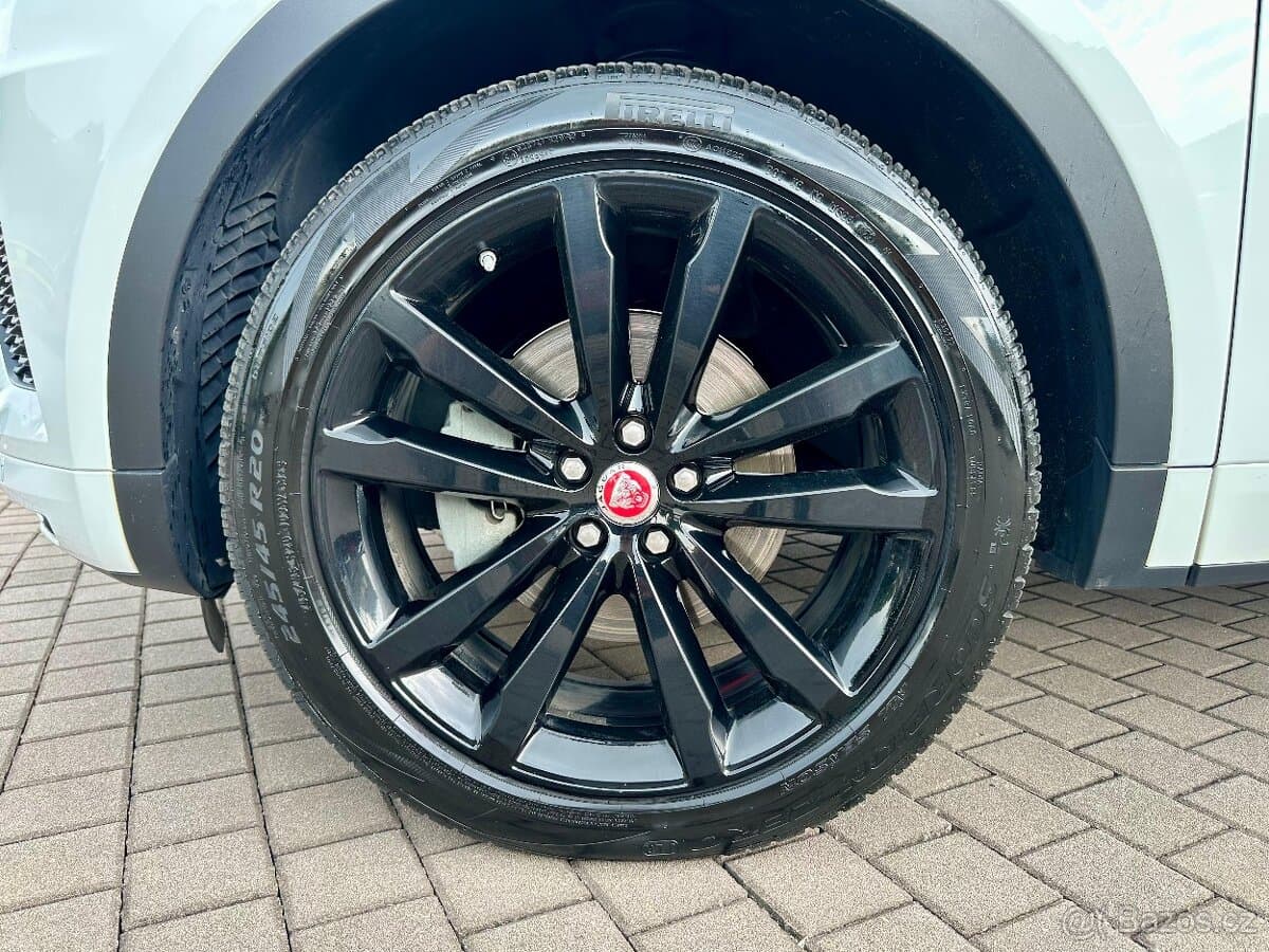 2018 Jaguar E-PACE - 16