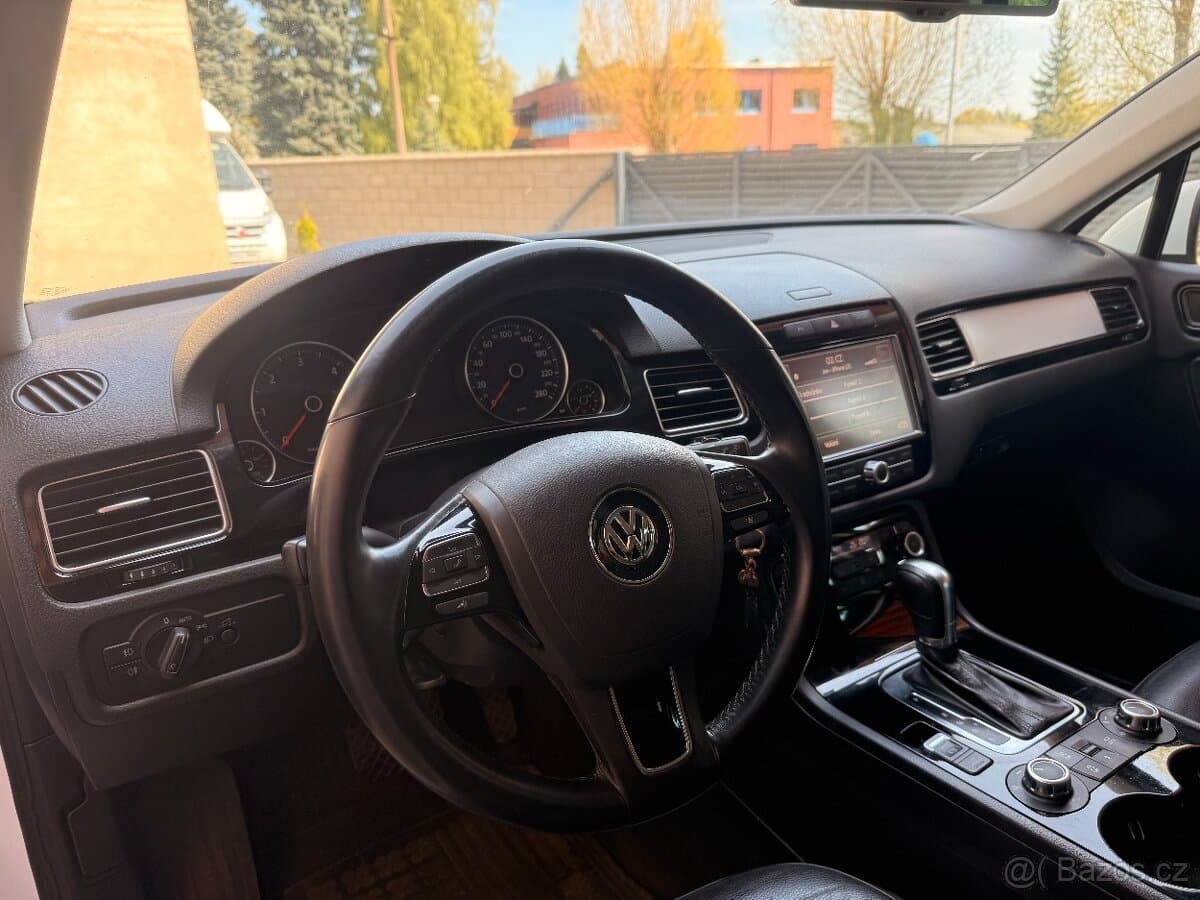 2010 Volkswagen TOUAREG - 16