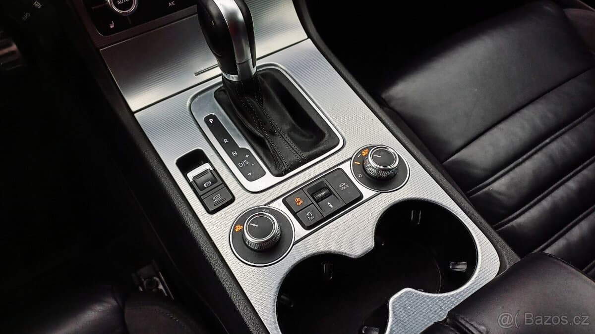2016 Volkswagen TOUAREG - 16
