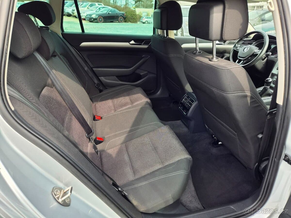 2015 Volkswagen PASSAT - 16
