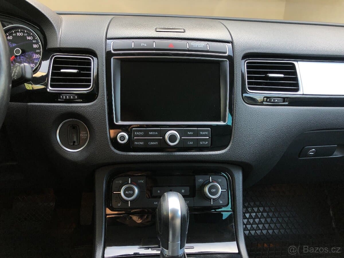 2015 Volkswagen TOUAREG - 16