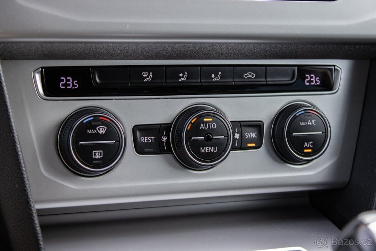 2015 Volkswagen PASSAT - 16