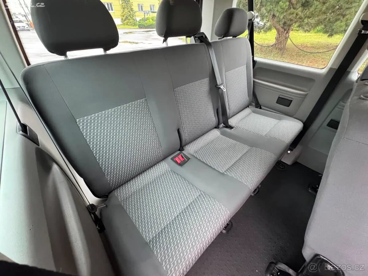2010 Volkswagen CARAVELLE - 16