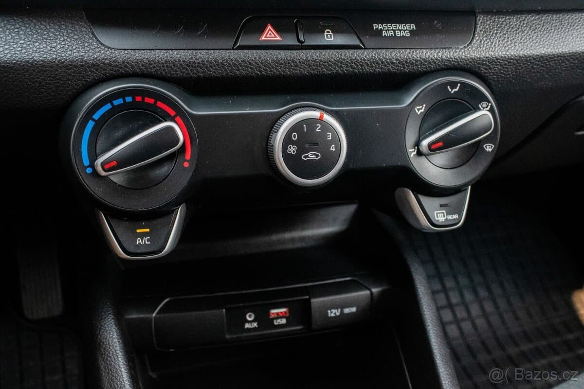 2019 Kia STONIC - 16