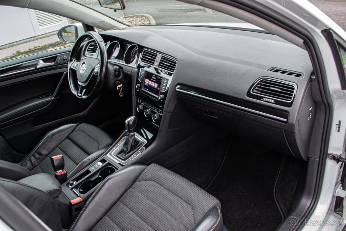2016 Volkswagen GOLF - 16