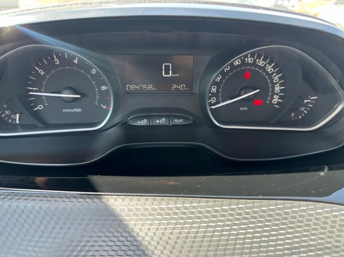 Peugeot 208 - 16
