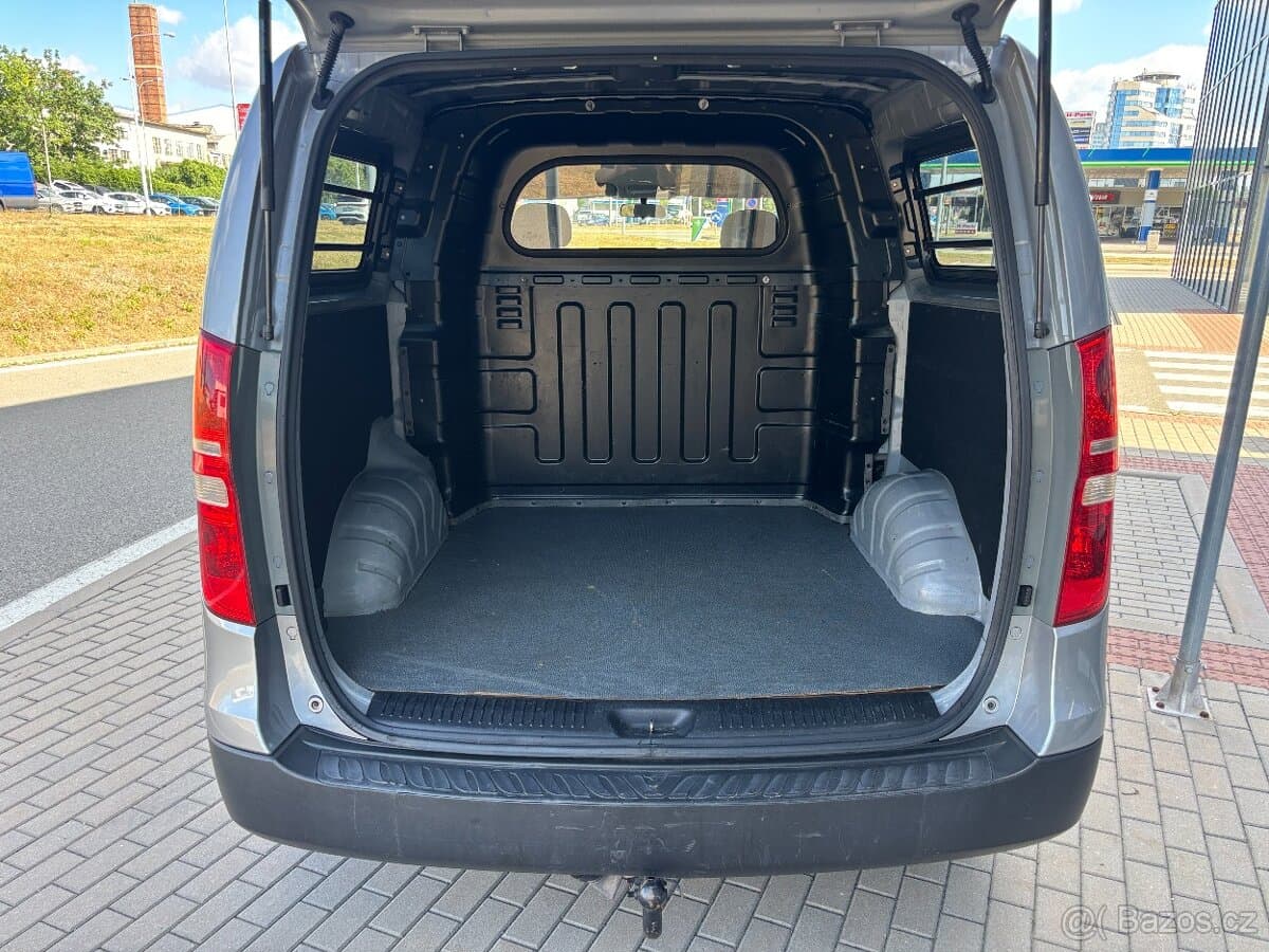 2013 Hyundai H-1 - 16