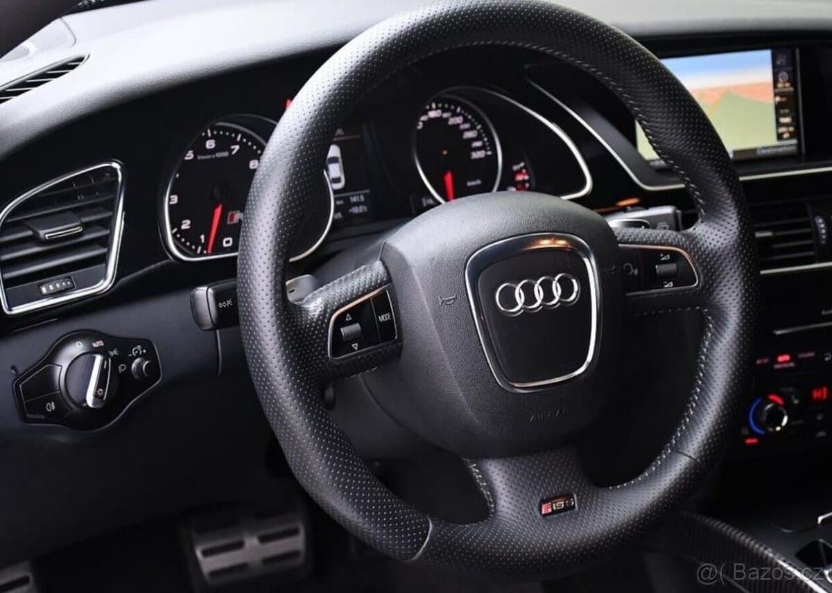 2010 Audi RS5 - 16